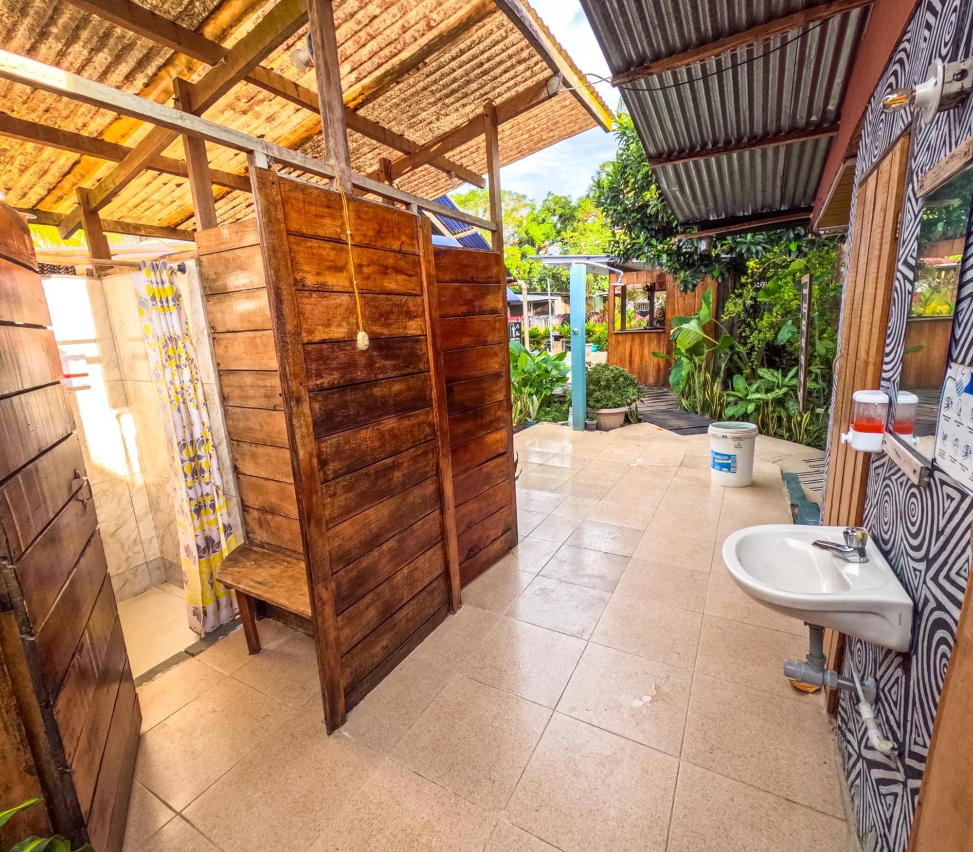Hostel Casa De Las Palmas Tours Leticia Eksteriør bilde