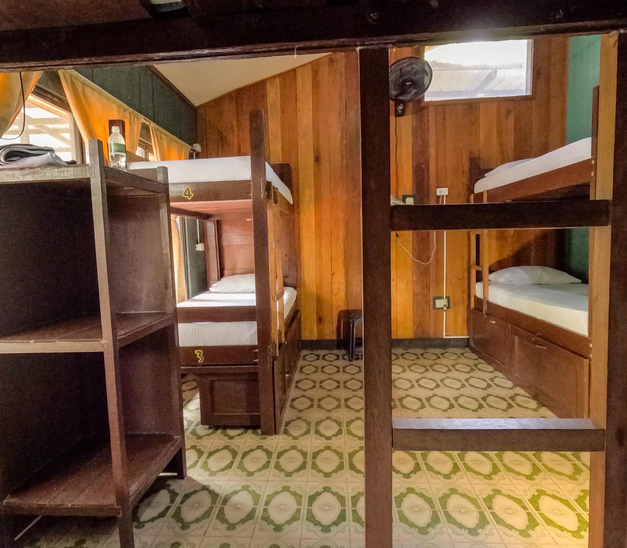 Hostel Casa De Las Palmas Tours Leticia Eksteriør bilde