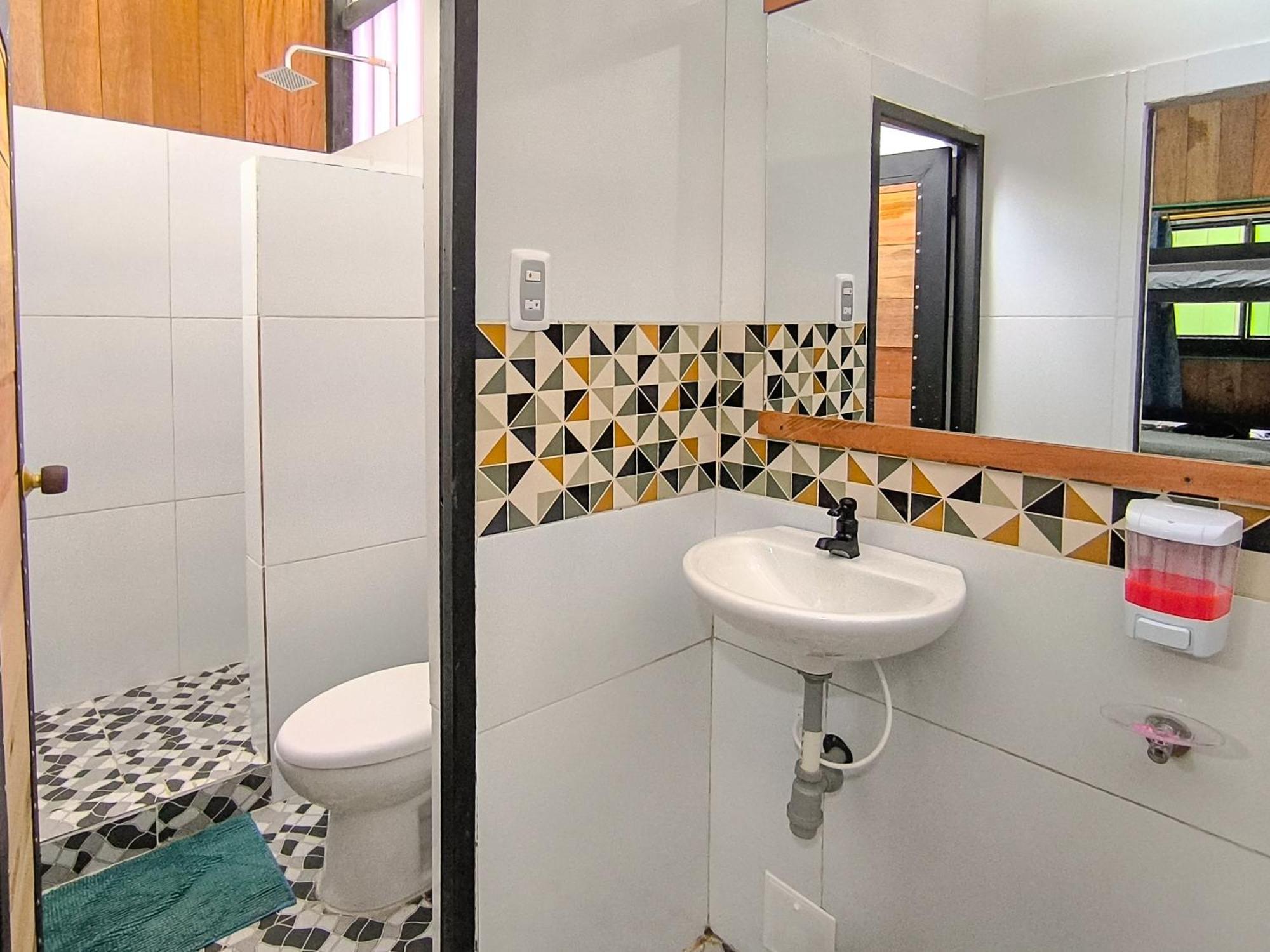 Hostel Casa De Las Palmas Tours Leticia Eksteriør bilde