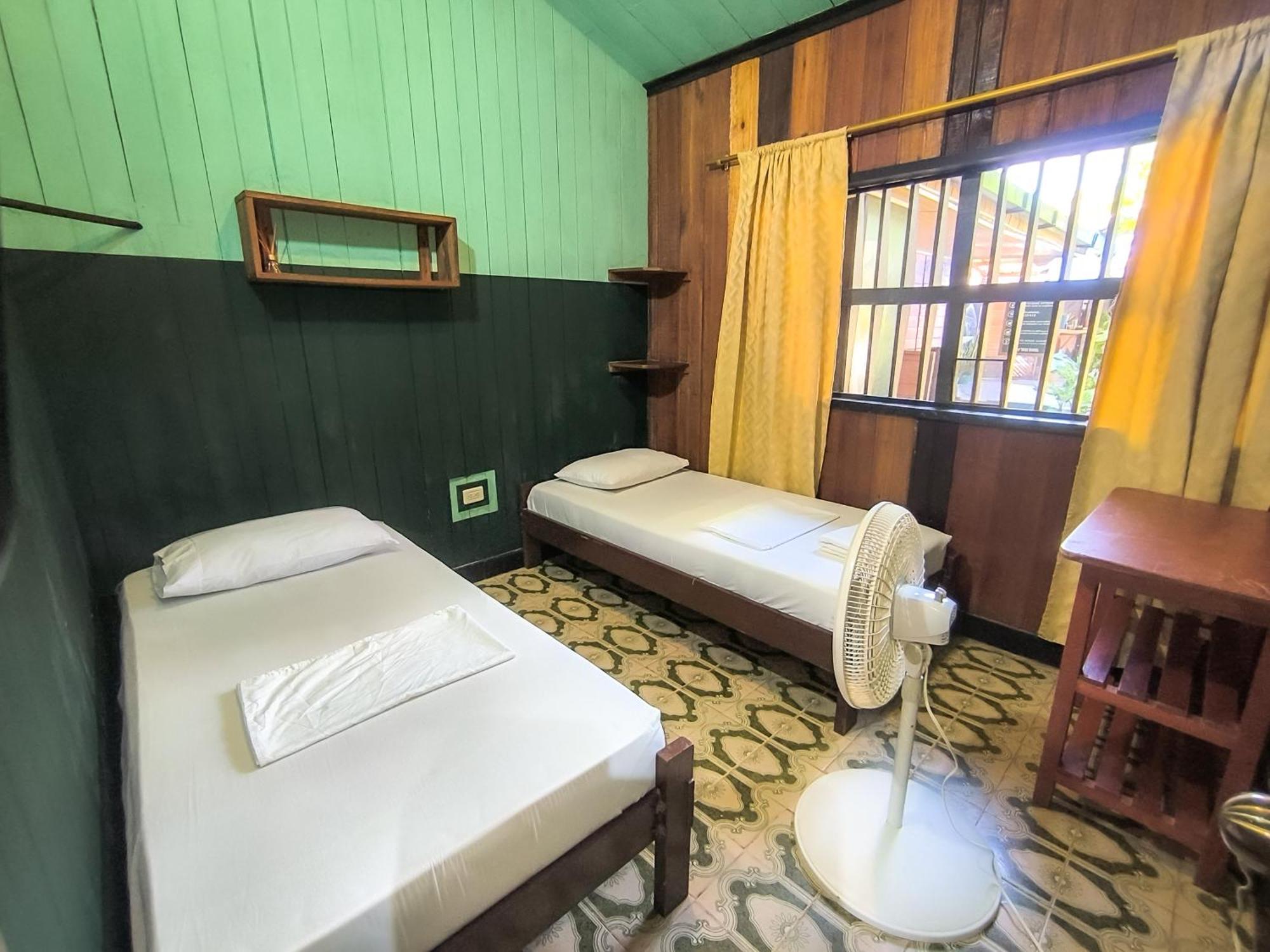 Hostel Casa De Las Palmas Tours Leticia Eksteriør bilde
