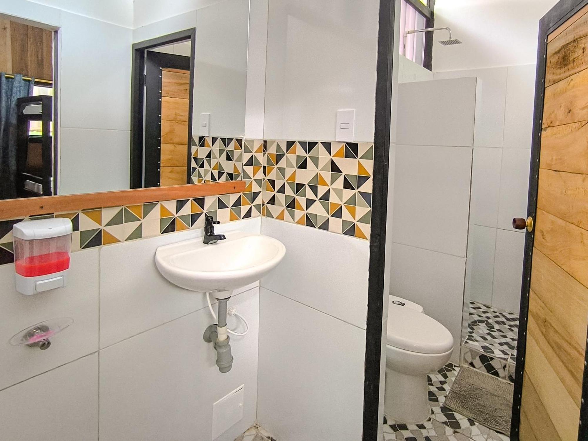 Hostel Casa De Las Palmas Tours Leticia Eksteriør bilde