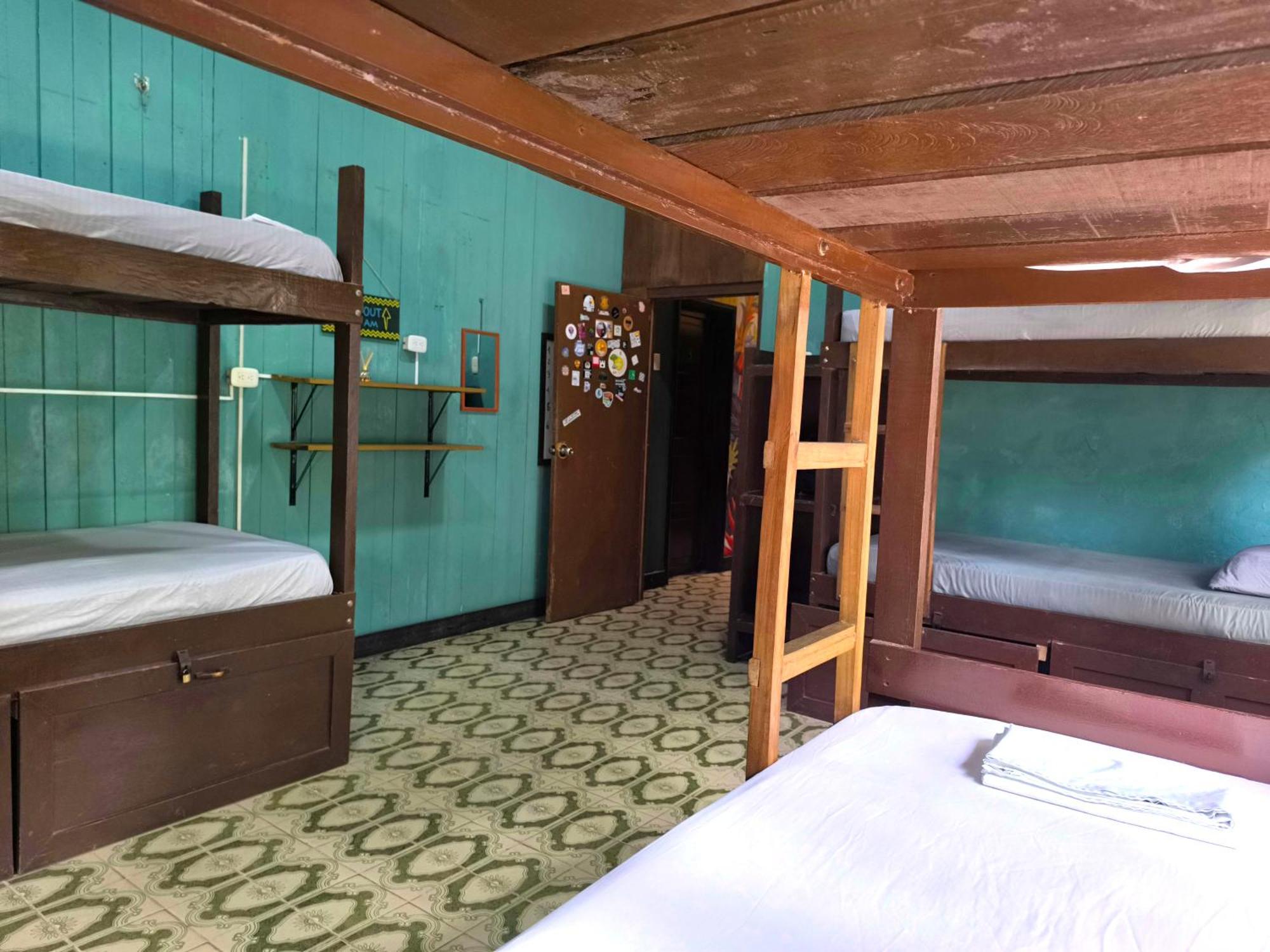 Hostel Casa De Las Palmas Tours Leticia Eksteriør bilde